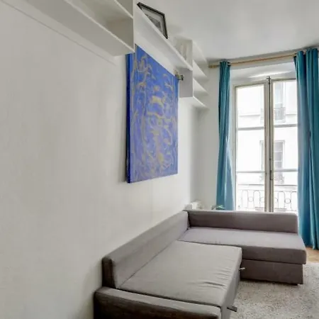 4 People In The Heart Of Saint Germain Des Pres By Weekome * Parigi